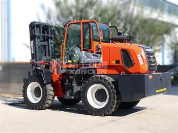 T50A越野叉车红色